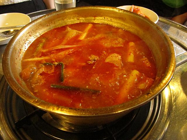 忠武路にある、にんにくがよく効いたタットリタン専門店