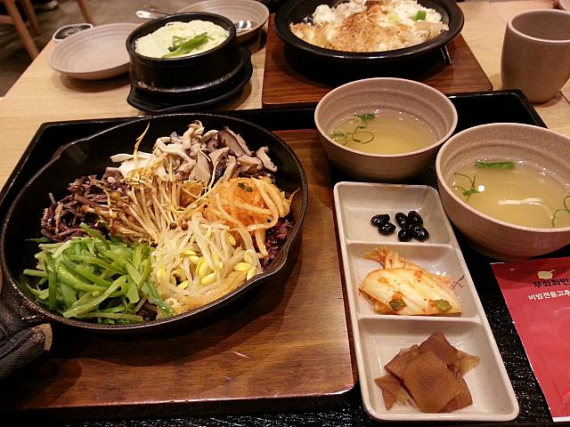 ソウル郊外のアウトレットで熱々の鉄板で食べるビビンバ専門店