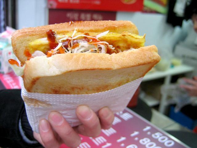 人気のトーストチェーン。甘めなホットサンドがこれまた癖になる！