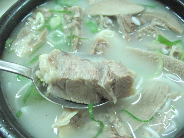 ソウルで一目置かれたソルロンタンの有名店！材料にこだわったソルロンタンやキムチなど、地元の人から愛される人気メニューを食べてみよう！