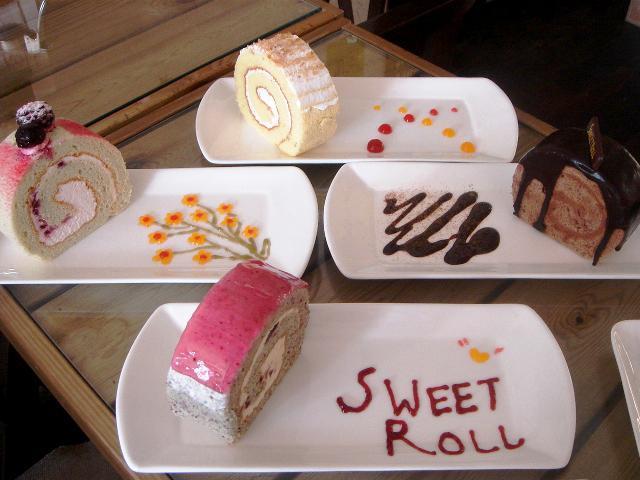 キュートなイラストがいっぱい！！韓国初のロールケーキ専門店＆カフェ