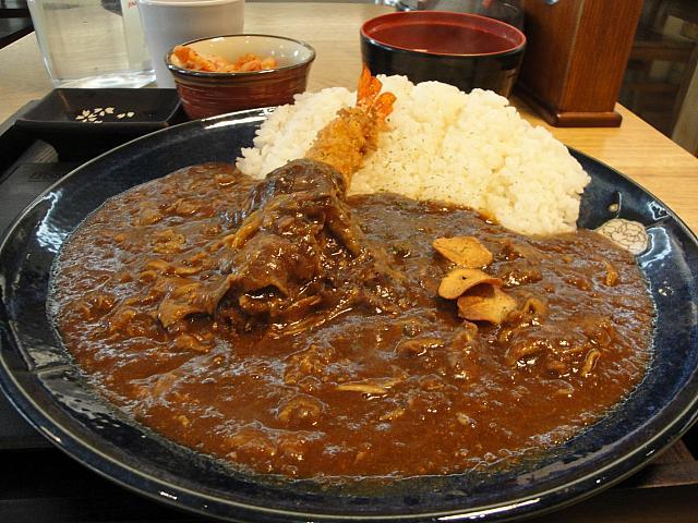 トッピングが多くコクの深い日本のカレーメニューが揃っている人気のチェーン店！