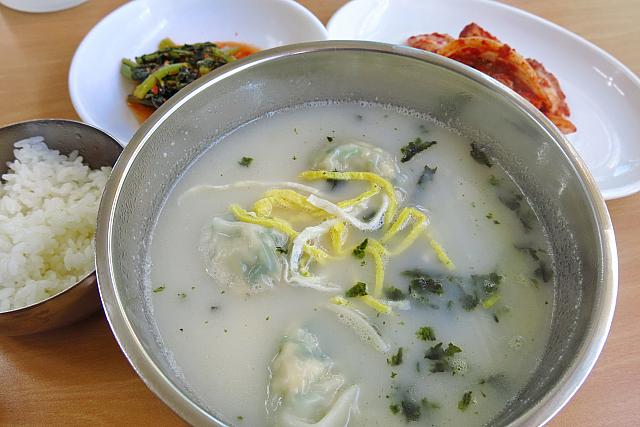 地元の人に愛されるカルグクスとマンドゥのお店