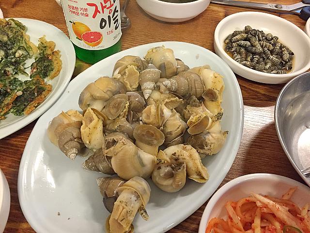 景福宮駅横の世宗マウル飲食文化通りにある刺身＆海鮮飲み屋
