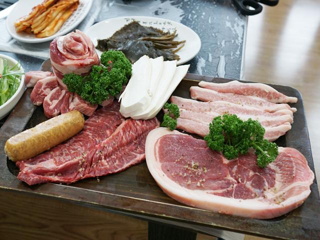 智異山山麓で育った黒豚が食べられるお店