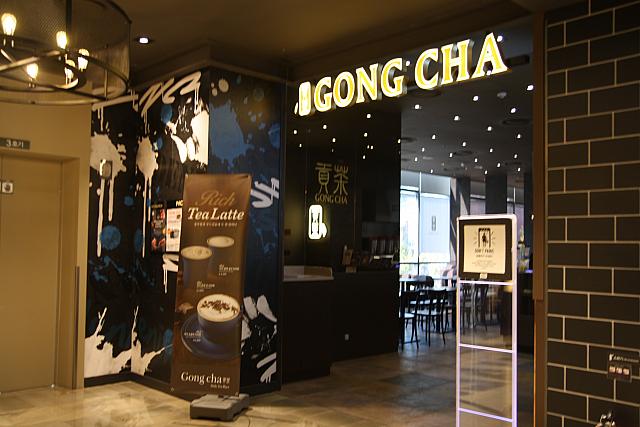 お茶とトッピングを選べる、台湾からやってきた本場バブルティーの専門店