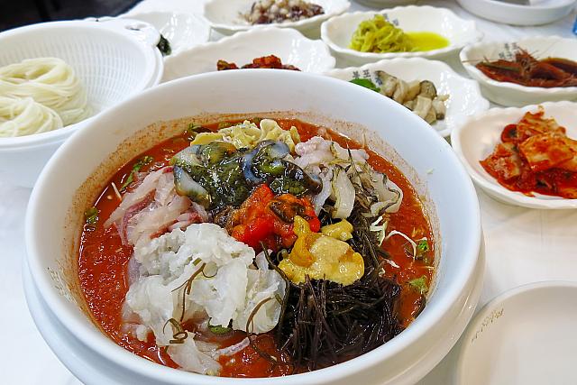 「モグリ」のお店だから海産物が安い！束草でムルフェの超有名店