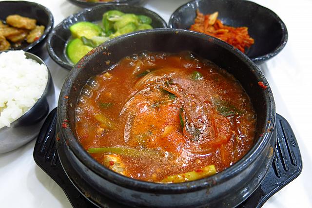 おひとりさまの定食もＯＫ！鷺梁津水産市場にある海鮮食堂