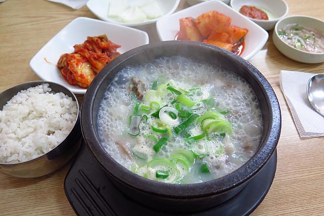 手作りっぽいスンデ入りのスンデグッがリーズナブルにいただける地元の食堂