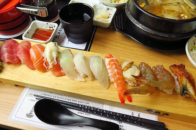 カンジャンセウ（海老の醤油漬け）のお寿司が美味！日本風の寿司がリーズナブルにいただけるカジュアル寿司食堂