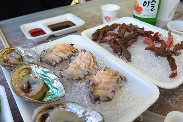 刺身が驚きの安さ！もともとはテイクアウト専門、でもお酒持ち込みで店内でもいただけるフリースタイルの刺身専門店