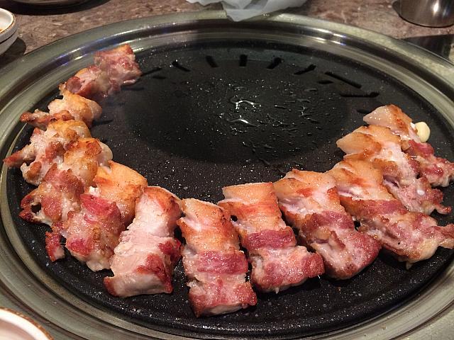 上質なお肉目当てに遠くから訪れる常連さんも！絶品サムギョプサル、韓牛の焼肉専門店！