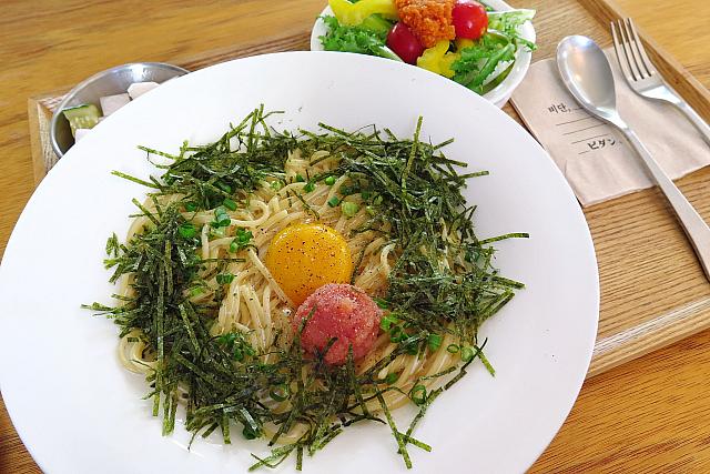 スイーツや日本風のカフェごはんもあり。ソウルタワーが見える南山ふもとのオシャレなルーフトップカフェ！