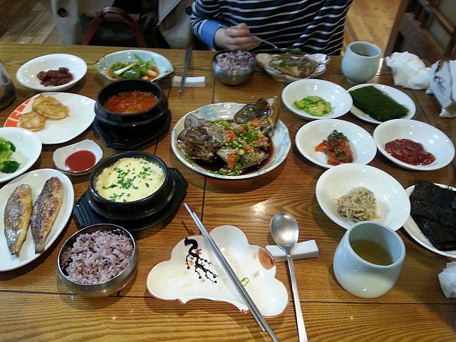 麻浦駅チカ、路地の奥に潜んだカンジャンケジャンの地元有名店