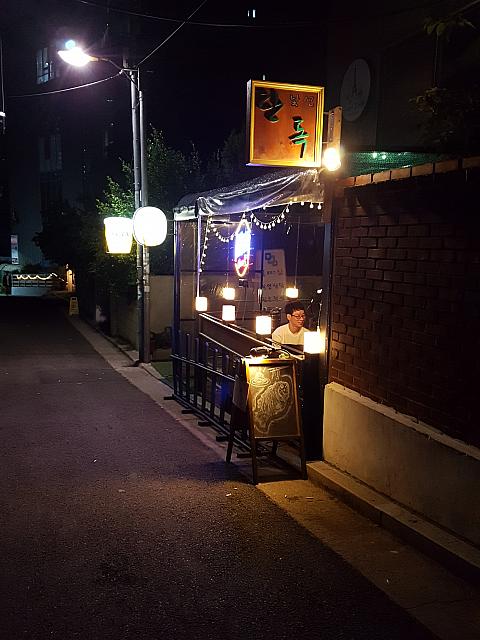 小さいながらもおつまみが絶品の店～っ！