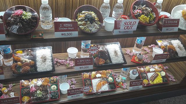 お馴染みの日本の弁当屋さん｢ほっともっと｣のソウル駅店!