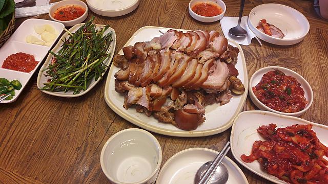 弘済洞で地元人に人気の食べやすい豚足店！