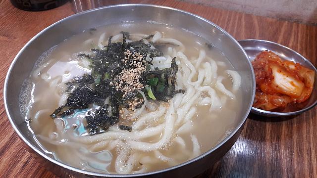 望遠市場内で人気！コスパ抜群の手打ちうどん屋さん！