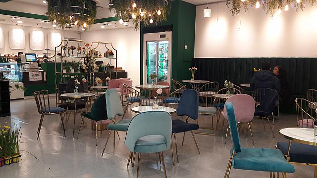 ロッテマートソウル駅店2階のフラワーカフェ！