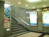 地下鉄1・2号線ソミョン（西面）駅１番出口を出て真っすぐ進み、