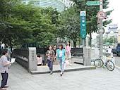 地下鉄1号線チョンガッ（鐘閣・Chong-gak・131）駅の1番出口をでて、