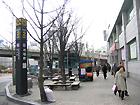 1.地下鉄５号線ソデムン（西大門・Seodaemun・532）駅２番出口を出て、道なりに歩いていきます。