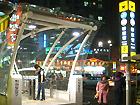 １．地下鉄１・６号線トンミョアッ（東廟前・Dongmyo・127）駅８番出口を出て、