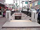 地下鉄６号線イテウォン（梨泰院・itaewon・630）駅３番出口を出て直進。
＊または地下鉄１号線（京義中央線）ハンナム（漢南・Hannam・K113）駅1番出口を出て順天郷大学病院方面へ