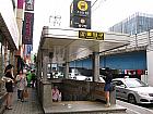 地下鉄３号線アックジョン（狎鴎亭・Apgueong・336）駅４番出口を出て
