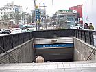 地下鉄１・４号線トンデムン（東大門・Dongdaemun・128/421）駅９番出口を出て