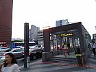 地下鉄９号線シンノニョン（新論峴・Sinnonhyeon 925）駅５番出口を出て、