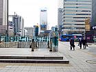 地下鉄５号線クァンファムン（光化門・Gwanghwamun・533）駅７番出口を出て、すぐ左後ろ方向へ振り返り進みます。