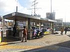 地下鉄２号線アヒョン（阿峴・Ahyeon・242)駅４番出口をでてすぐ反対方向に進み、一つ目の通りを右手に曲がり阿峴市場のほうに進み、