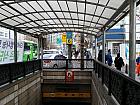 地下鉄３号線アングク（安国・Anguk・328）駅６番出口を出て道なりに進み、観光案内所を過ぎて