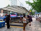 地下鉄３号線アングク（安国・Anguk・328）駅６番出口を出て、そのまま５０ｍほど直進。