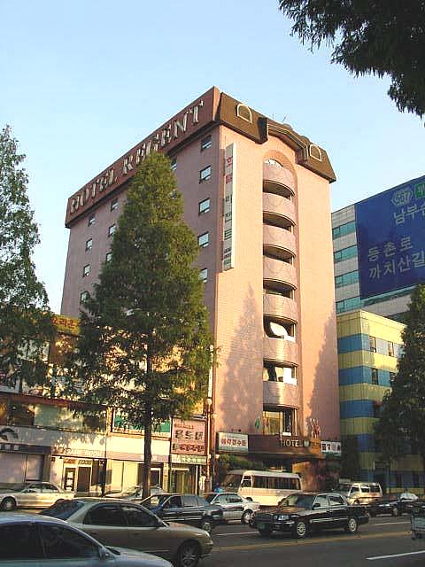 朝一の国内線にのらなきゃ!! という方へオススメのホテル