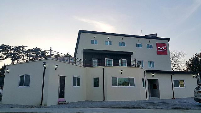 ドミトリーもシャワー＆トイレ付きの個室もあり！江陵市の鏡浦ビーチ近くにあるキレイなゲストハウス