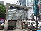 地下鉄４号線ミョンドン（明洞、Myeong-dong・424）駅2番出口を出て、そのまま進み、