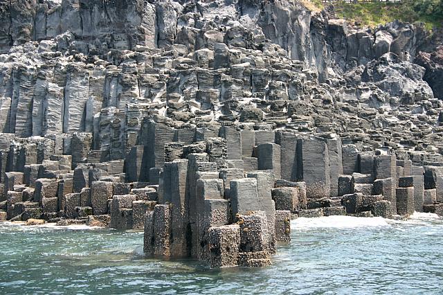 中文ビーチ、大浦海岸沿いに広がる大自然の彫刻！