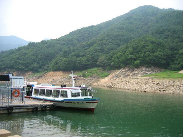 素晴らしい大自然と湖を遊覧船に乗って満喫しよう～！