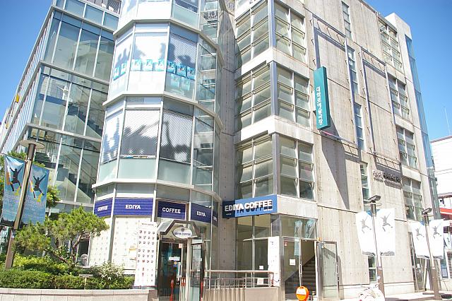 「名品」と「実験精神」を追求する劇場