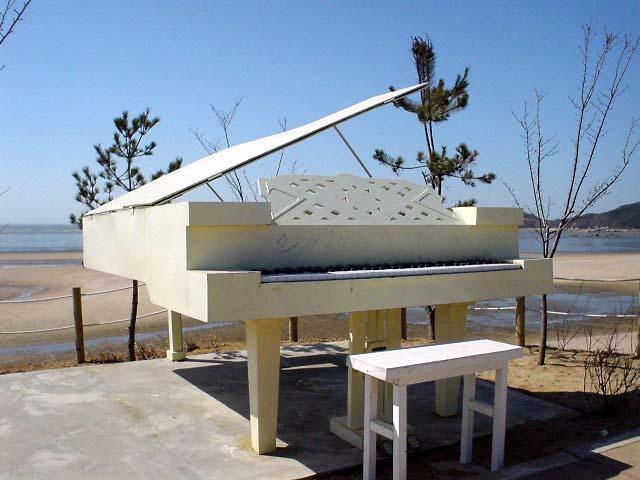 ムイド（舞衣島）にある韓国ドラマのロケ地としても有名な海水浴場！