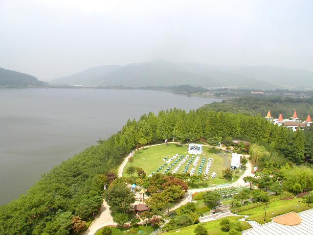 慶州にあるホテルが集合する人工池を中心とした観光団地！