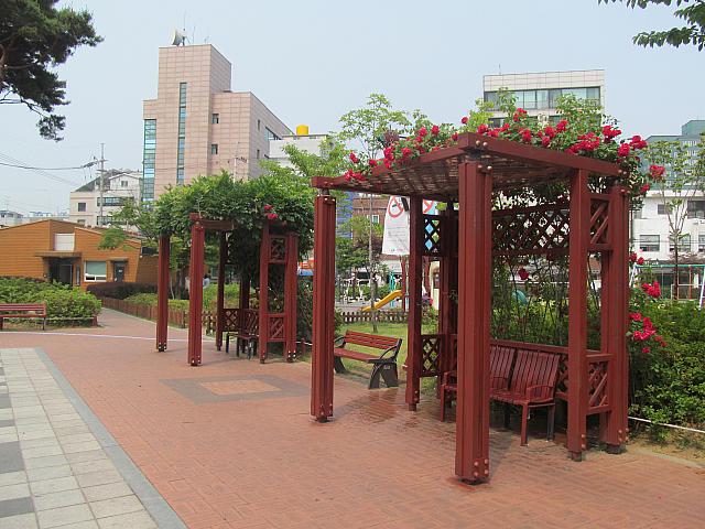 永登浦区庁の前にある整備された公園。