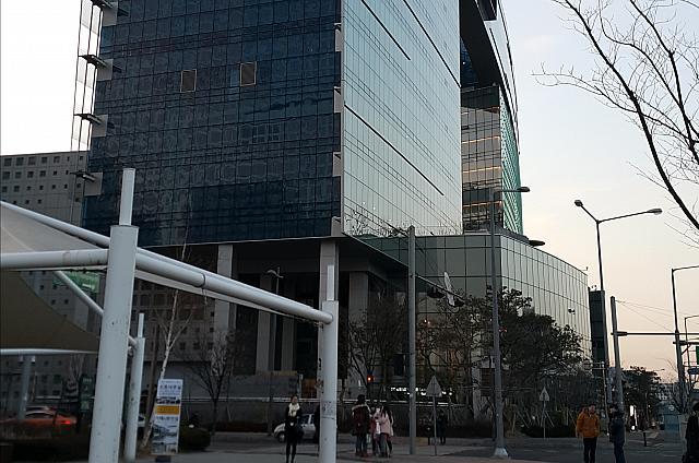 メディアが多く集まるデジタルメディアシティ（ＤＭＣ）に誕生した大手放送局MBCの新社屋