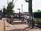 地下鉄６号線コリョデ（高麗大・Korea Univ.・640）駅３番出口を直進し、