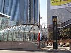 地下鉄２号線クッジェクムヨンセント・プサンウンネン（国際金融センター・釜山銀行）駅で下車し、３番出口を出てすぐのビル。徒歩１分。