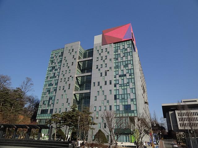 建大の中にある独立系映画館。