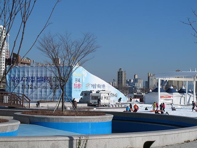 漢江沿いで雪そりを楽しむ！