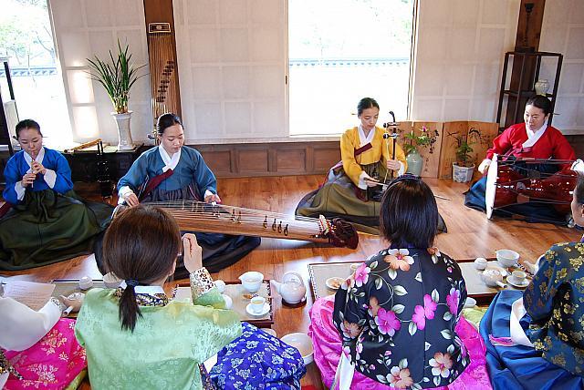 南山の景色を臨みながら韓屋で楽しめる伝統文化体験！